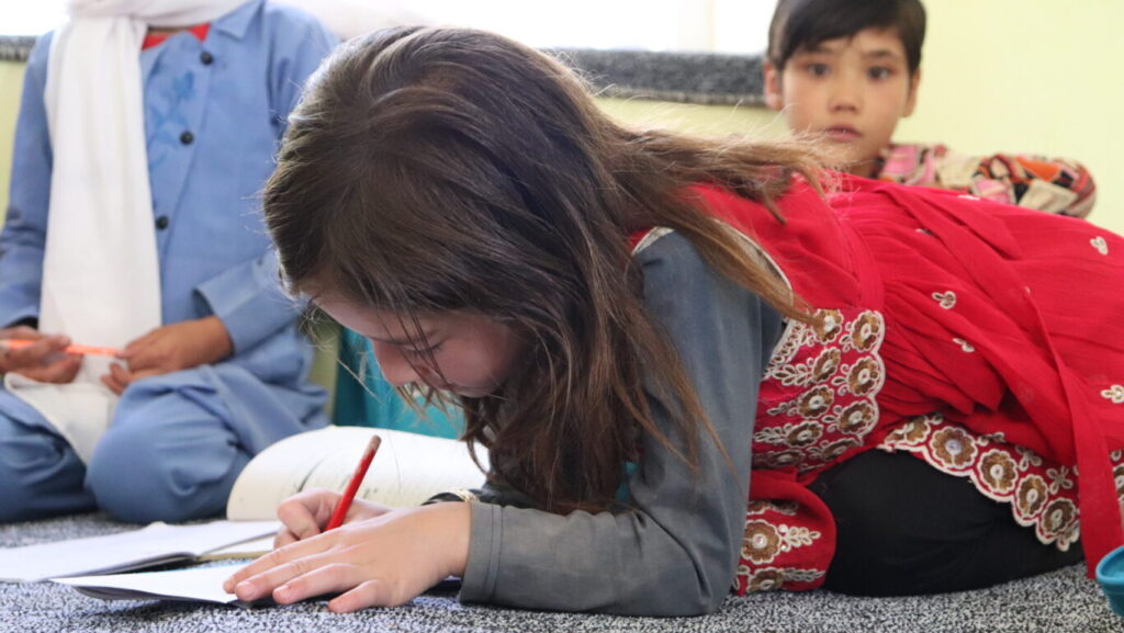 Picture of one child during to writing in Sarpanah classroom